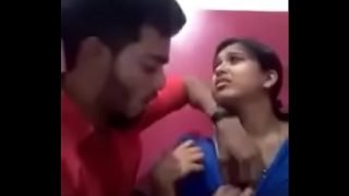 Indian girl kissing her boyfriend and showing her boobs and gets sucked